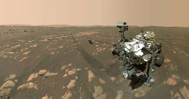 Robot NASA 'tự sướng' trên sao Hỏa như thế nào?