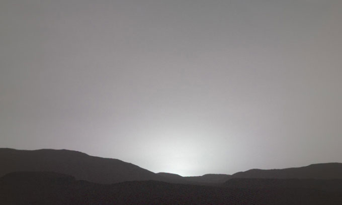 Robot NASA chụp ảnh hoàng hôn khác thường trên sao Hỏa