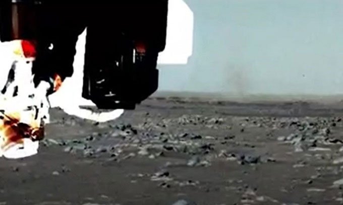 Robot NASA lần đầu chạm trán lốc cát trên sao Hỏa