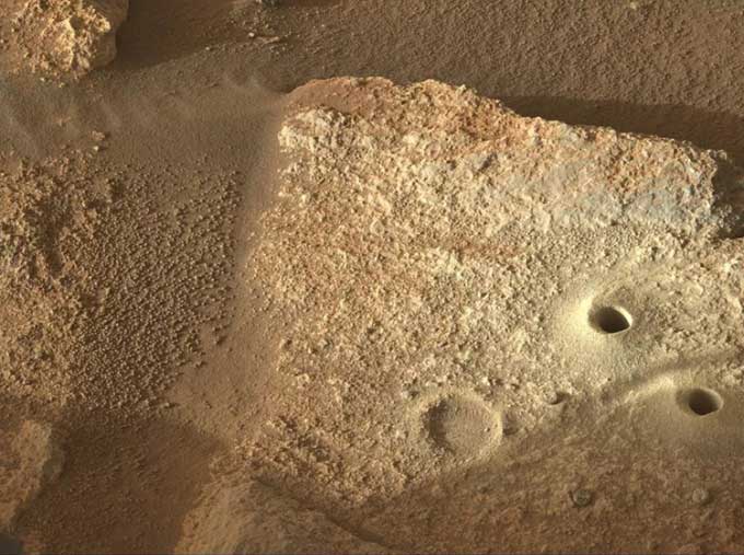 Robot sao Hỏa lấy mẫu đá sau sự cố tắc họng