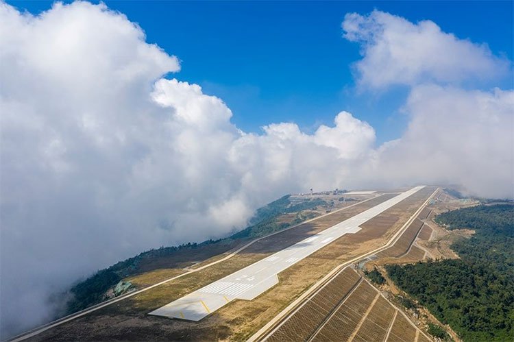 Sân bay trong mây cao 1.770m của Trung Quốc có gì đặc biệt?