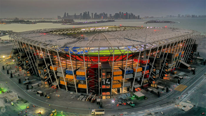 Sân vận động đầu tiên được ghép từ 974 container trong lịch sử World Cup