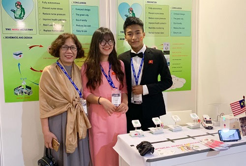 Sáng chế robot phát thuốc, học sinh Việt giành huy chương vàng quốc tế