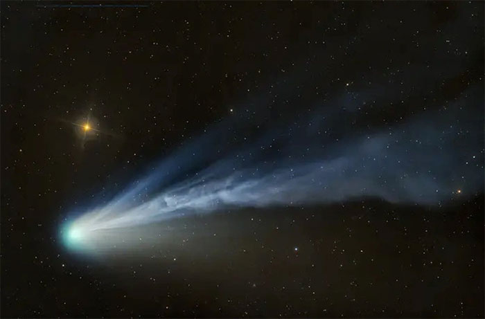 Sao chổi Quỷ lóe sáng lúc nhật thực toàn phần
