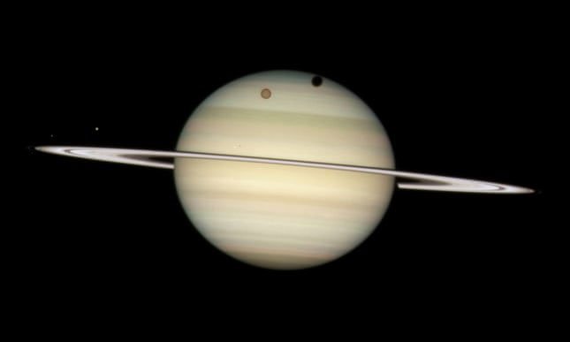 Sao Thổ soán ngôi sao Mộc về số vệ tinh xoay quanh