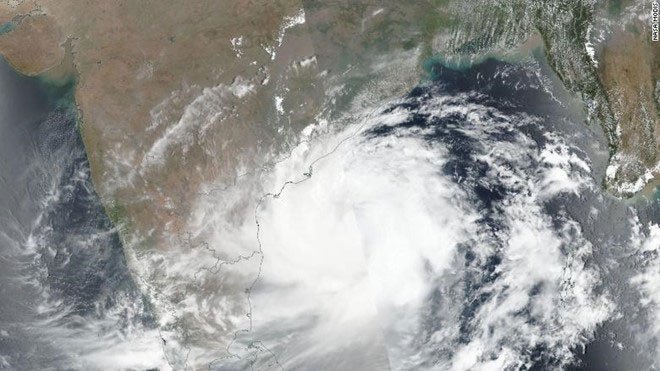 Siêu bão khổng lồ đe dọa 100 triệu người Ấn Độ