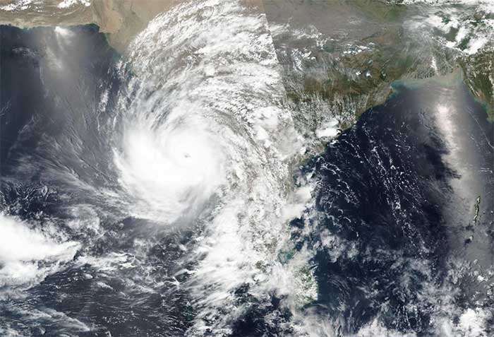 Siêu bão mạnh nhất 20 năm tấn công Ấn Độ
