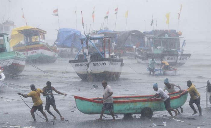 Siêu bão mạnh nhất 20 năm tấn công Ấn Độ