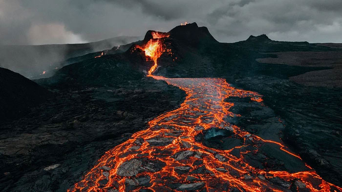 Siêu núi lửa bí ẩn của châu Âu đang chuẩn bị thức giấc?