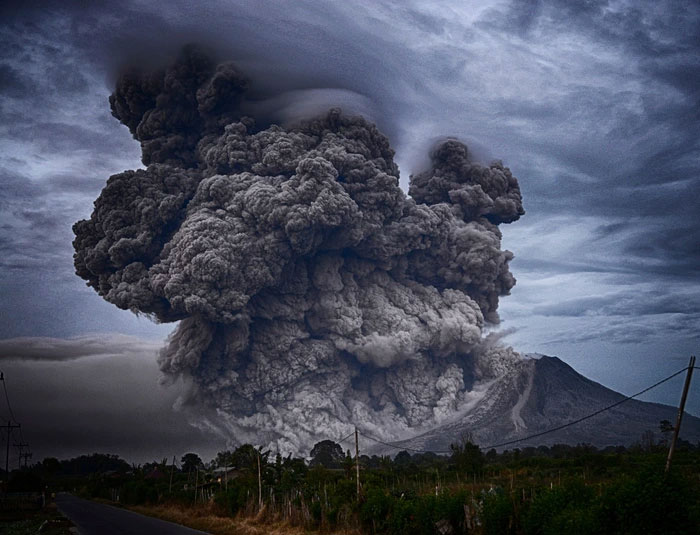 Siêu núi lửa bí ẩn của châu Âu đang chuẩn bị thức giấc?