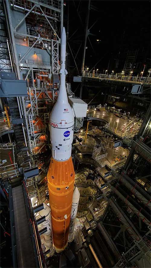 Siêu tên lửa mạnh nhất lịch sử NASA sắp khai hỏa: Dẫn lối cho kỷ lục thế giới nào?