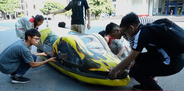 Sinh viên Bách Khoa chế tạo xe siêu tiết kiệm xăng, đi 400km chỉ tốn 1 lít