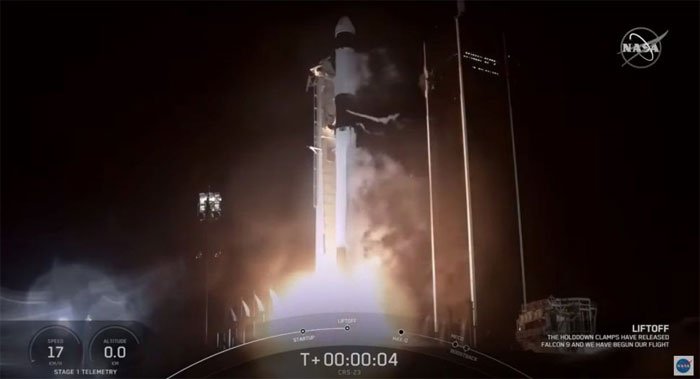 Space X đưa thêm nhiều hành khách đặc biệt lên trạm không gian