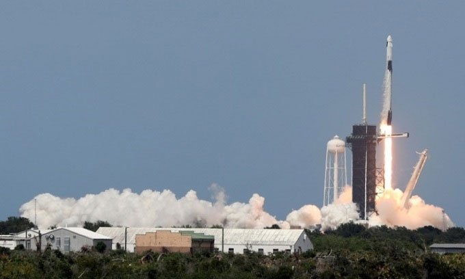 SpaceX mở ra kỷ nguyên du hành không gian thương mại