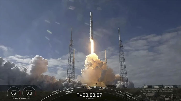 SpaceX phóng thêm 23 vệ tinh Internet Starlink lên vũ trụ