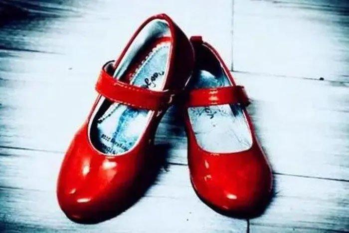 Sự cố đôi giày đỏ châu Âu: 400 người không ngừng nhảy và chết đi vì kiệt sức, nguyên nhân do đâu?