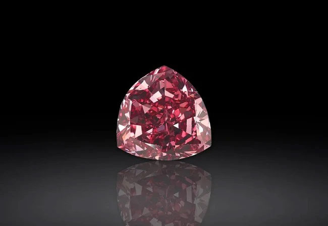 Sự thật gây sốc: Kim cương giá 350 triệu đồng/carat mới chỉ bằng một phần nhỏ của loại đá quý này