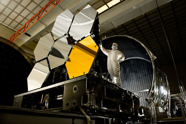 Tai nạn trong lắp đặt kính James Webb khiến NASA phải dời ngày phóng