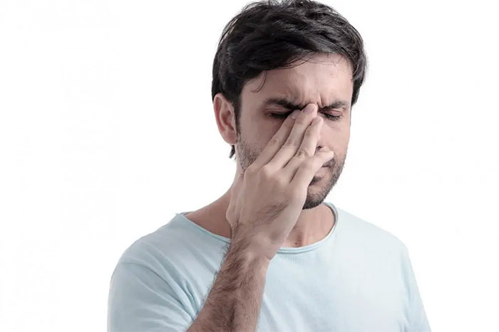 Tại sao bạn bị chảy nước mũi khi ăn?