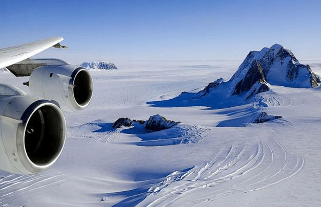 Tại sao các chuyến bay từ Trung Quốc đến Mỹ lại bay vòng quanh Bắc Cực thay vì đi qua Thái Bình Dương?