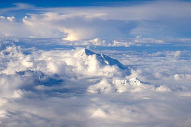 Tại sao các máy bay dân dụng hiếm khi bay qua dãy Himalaya?