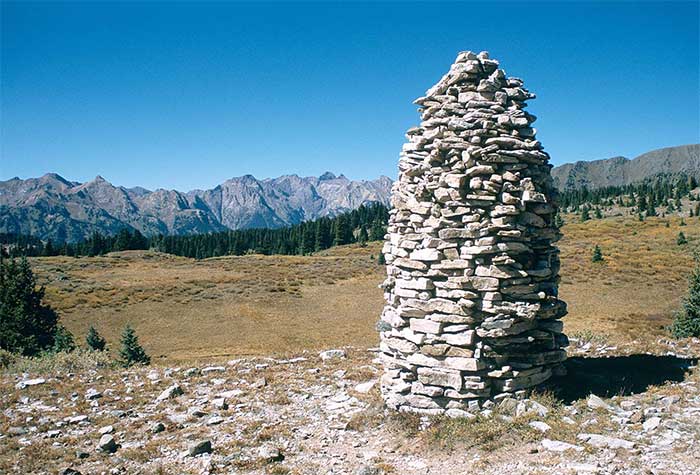 Tại sao con người lại thích xếp chồng những cột đá trong tự nhiên?