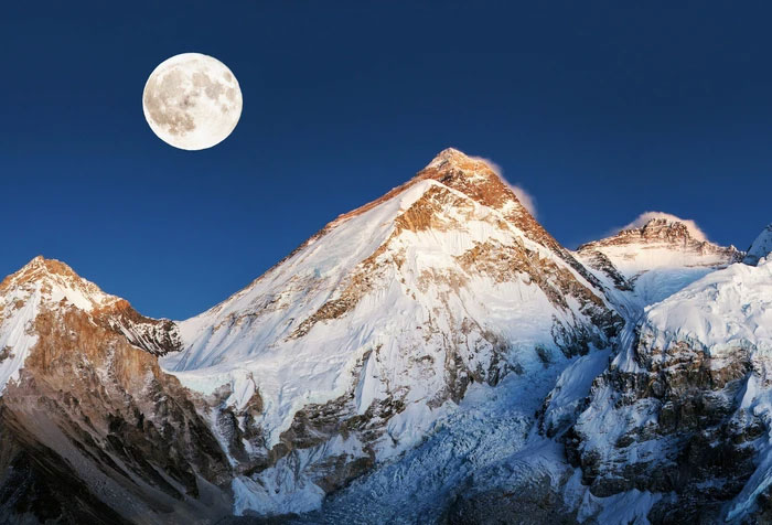 Tại sao đỉnh Everest lại tạo ra tiếng ồn vào ban đêm?