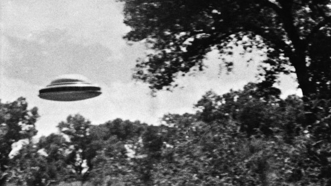 Tại sao khi mọi người luôn háo hức xem video về UFO còn các nhà khoa học lại thờ ơ?