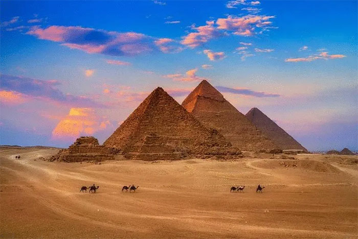 Tại sao không thể so sánh độ khó xây dựng của các kim tự tháp với Vạn Lý Trường Thành?