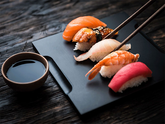 Tại sao người Nhật ăn cá sống mỗi ngày mà không sợ bị nhiễm ký sinh trùng?