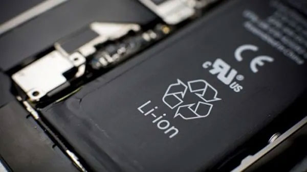 Tại sao tái chế pin lithium cho smartphone, ô tô đầy rủi ro?
