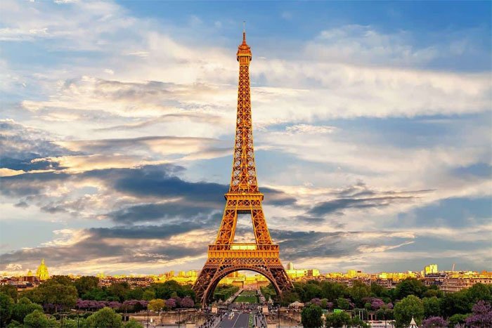 Tại sao tháp Eiffel cao thêm 15cm vào mùa hè?