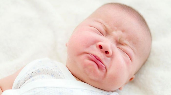 Tại sao trẻ sơ sinh không có nước mắt hoặc mồ hôi?