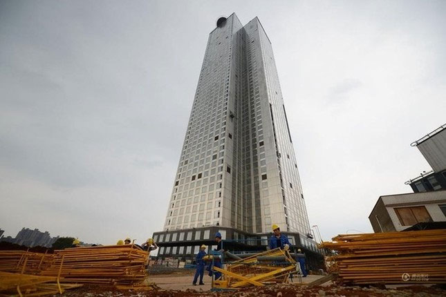 Tại sao Trung Quốc xây khách sạn 15 tầng chỉ mất gần 150 giờ với 200 công nhân?