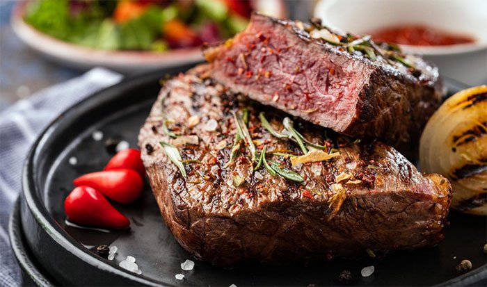 Tại sao việc ăn ít thịt bò đi lại tốt cho cả bạn lẫn hành tinh?