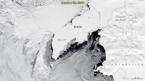 Tảng băng khổng lồ mắc kẹt 10 năm bắt đầu dịch chuyển