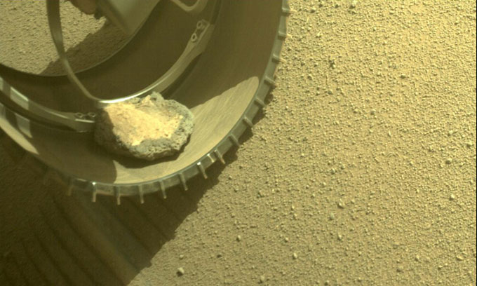 Tảng đá quá giang robot thăm dò sao Hỏa suốt 4 tháng