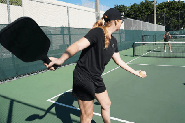 Tất tần tật những gì bạn cần biết về Pickleball - môn thể thao thời thượng đang khiến chị em phát sốt