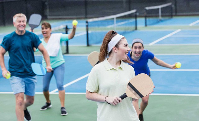 Tất tần tật những gì bạn cần biết về Pickleball - môn thể thao thời thượng đang khiến chị em phát sốt