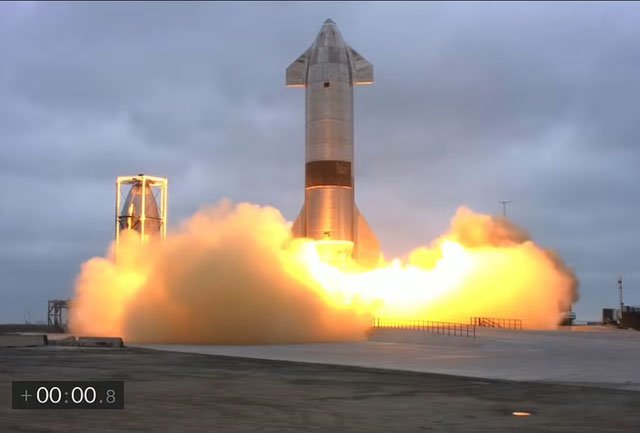 Tàu không gian của SpaceX hạ cánh thành công sau nhiều thử nghiệm thất bại
