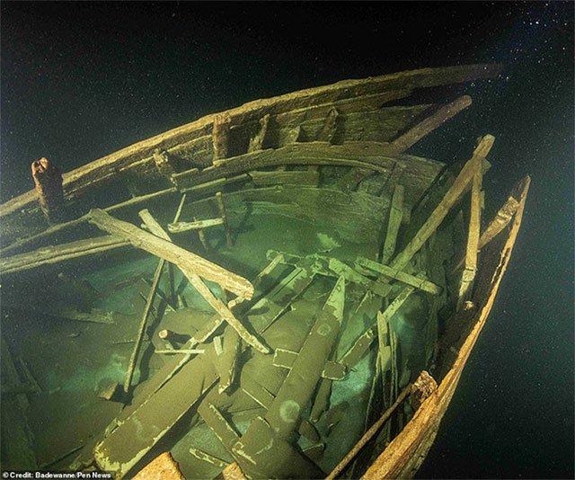 Tàu ma hiện hình nguyên vẹn sau 400 năm bị biển Baltic nuốt chửng