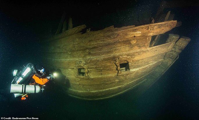 Tàu ma hiện hình nguyên vẹn sau 400 năm bị biển Baltic nuốt chửng