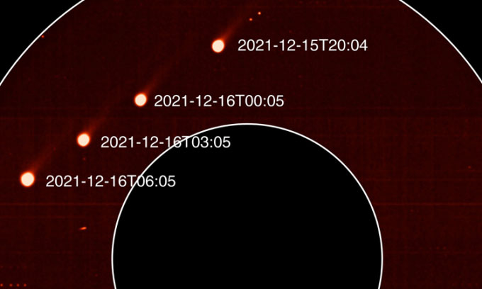 Tàu vũ trụ Solar Orbiter bay xuyên qua đuôi sao chổi