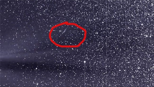 Tàu vũ trụ STEREO-A của NASA ghi hình sao chổi bay qua gió Mặt Trời