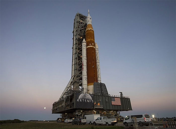 Tên lửa khổng lồ của NASA phóng lần đầu và có thể là lần cuối