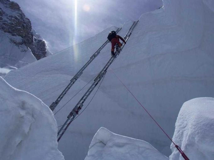 Thác băng chết chóc trên đỉnh Everest đang nguy hiểm hơn