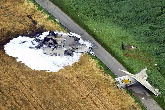 Thảm hoạ hàng không nước Đức: 2 máy bay đâm vuông góc giữa không trung, 71 người thiệt mạng