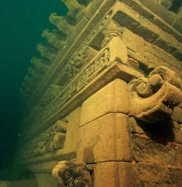 Thành cổ nghìn năm nằm sâu dưới đáy hồ nước sạch nhất Trung Quốc