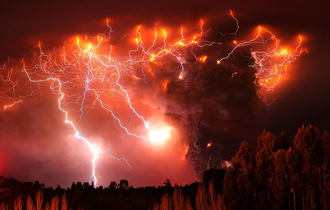 Thí nghiệm với tro bụi 13.000 năm tuổi, các nhà khoa học tìm hiểu lý do tại sao sét núi lửa hình thành
