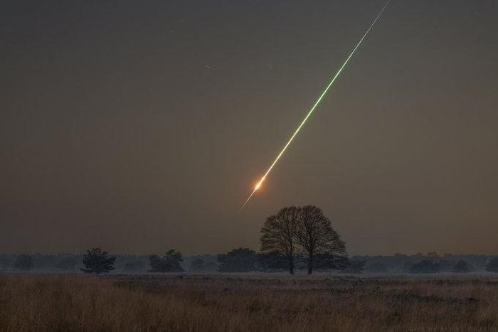 Thiên thạch Sar2667 vụt sáng khi va chạm Trái đất